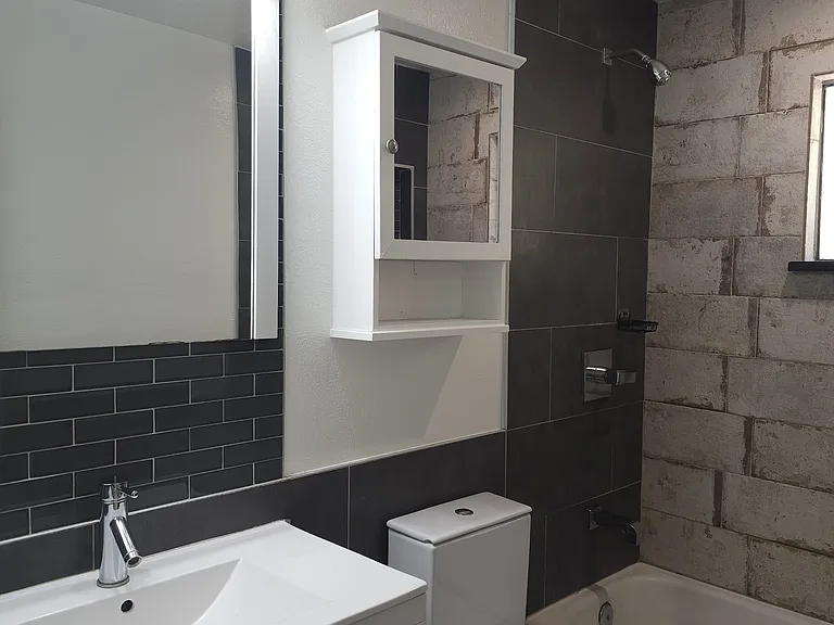 824 E Rose Ln #4 — Photo 9