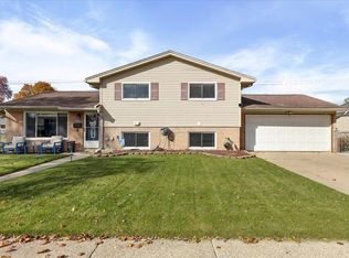 9001 Hensley Dr, Sterling Heights, MI 48314
