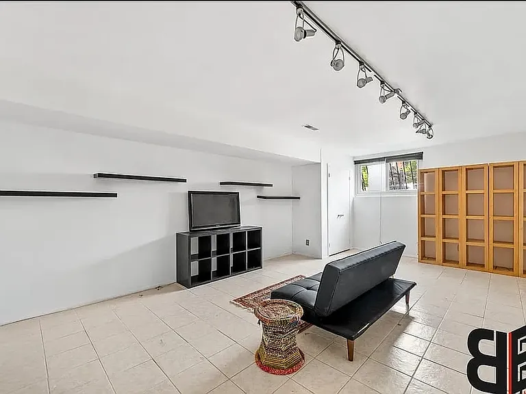 496 Lexington Ave #1 — Photo 13