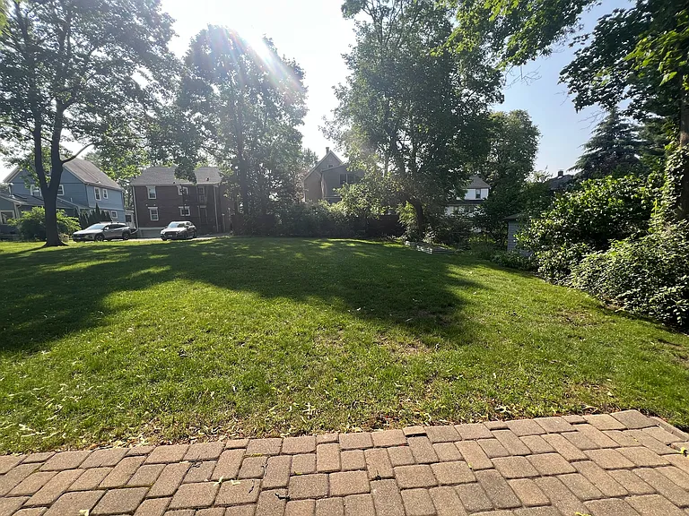 147 Lowell Ave — Photo 18