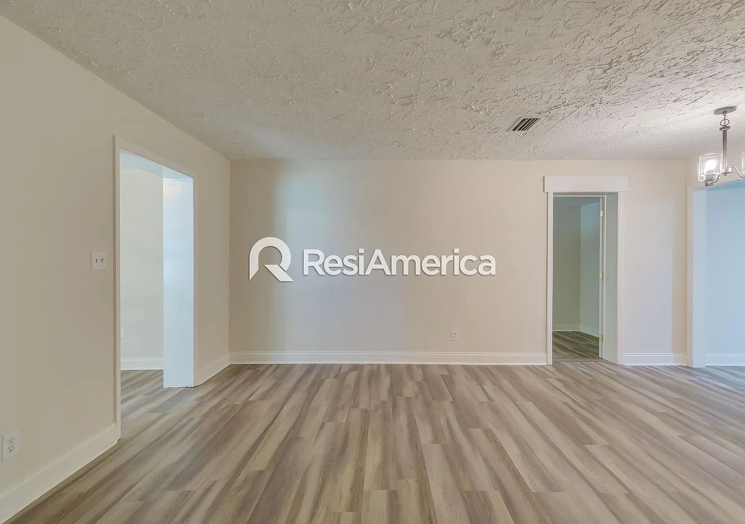 3BR/1B home in Jacksonville — Photo 4