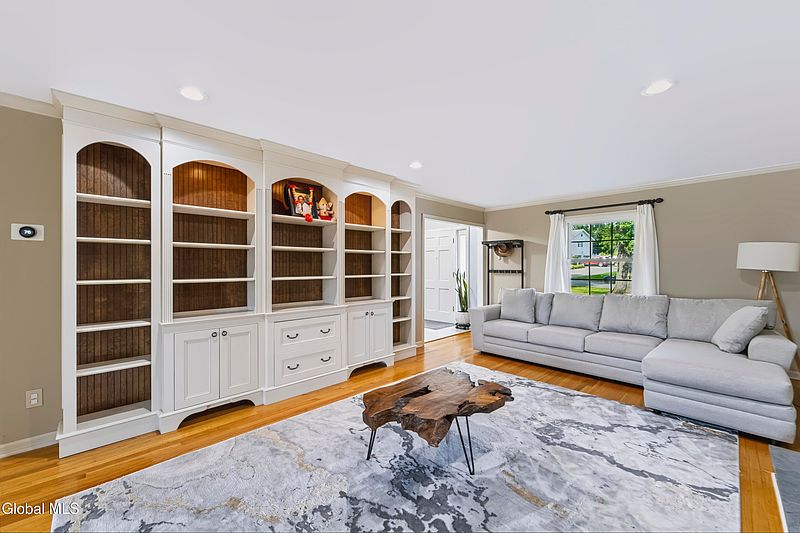 4th image of 1092 Merlin Drive