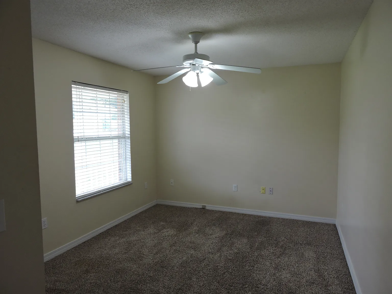 4 bed, 2.0 bath, 1284 sqft, $1,700 — Photo 2