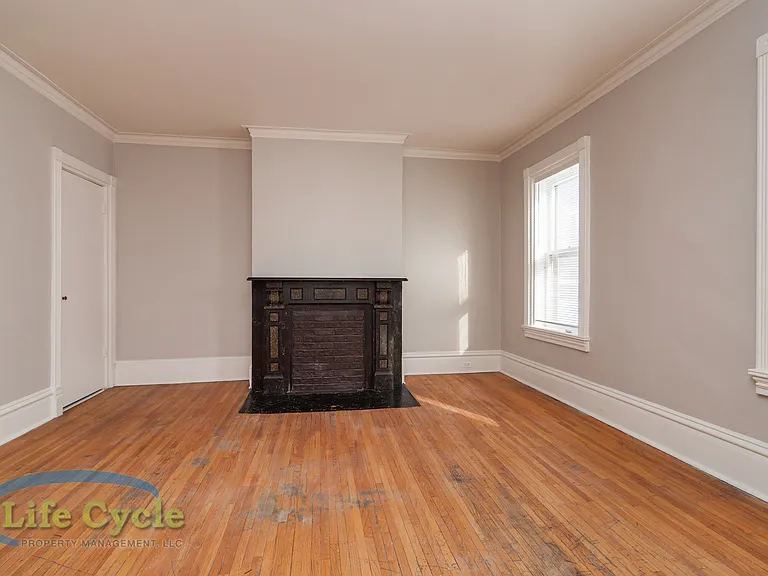 335 Washington St SE — Photo 6