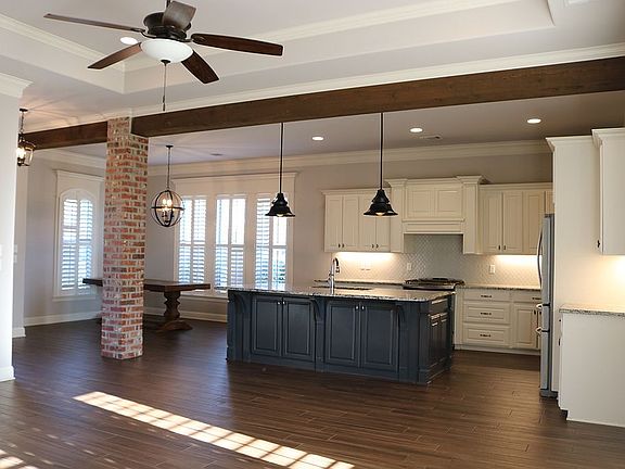 4th image of 301 Newport Ln