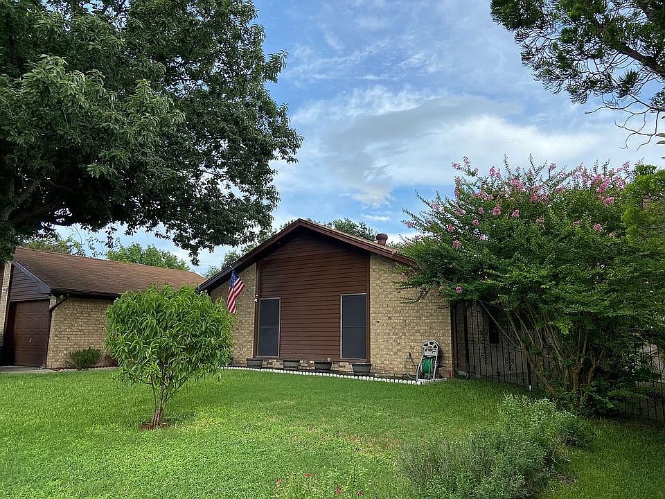 1st image of 208 Petunia Cir
