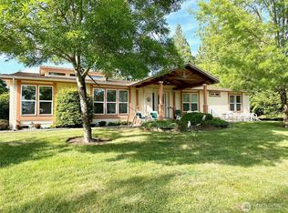 1661 E Thomas Rd, Grapeview, WA 98546