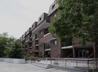 3025 The Credit Woodlands #330, Mississauga, ON L5C 2V3