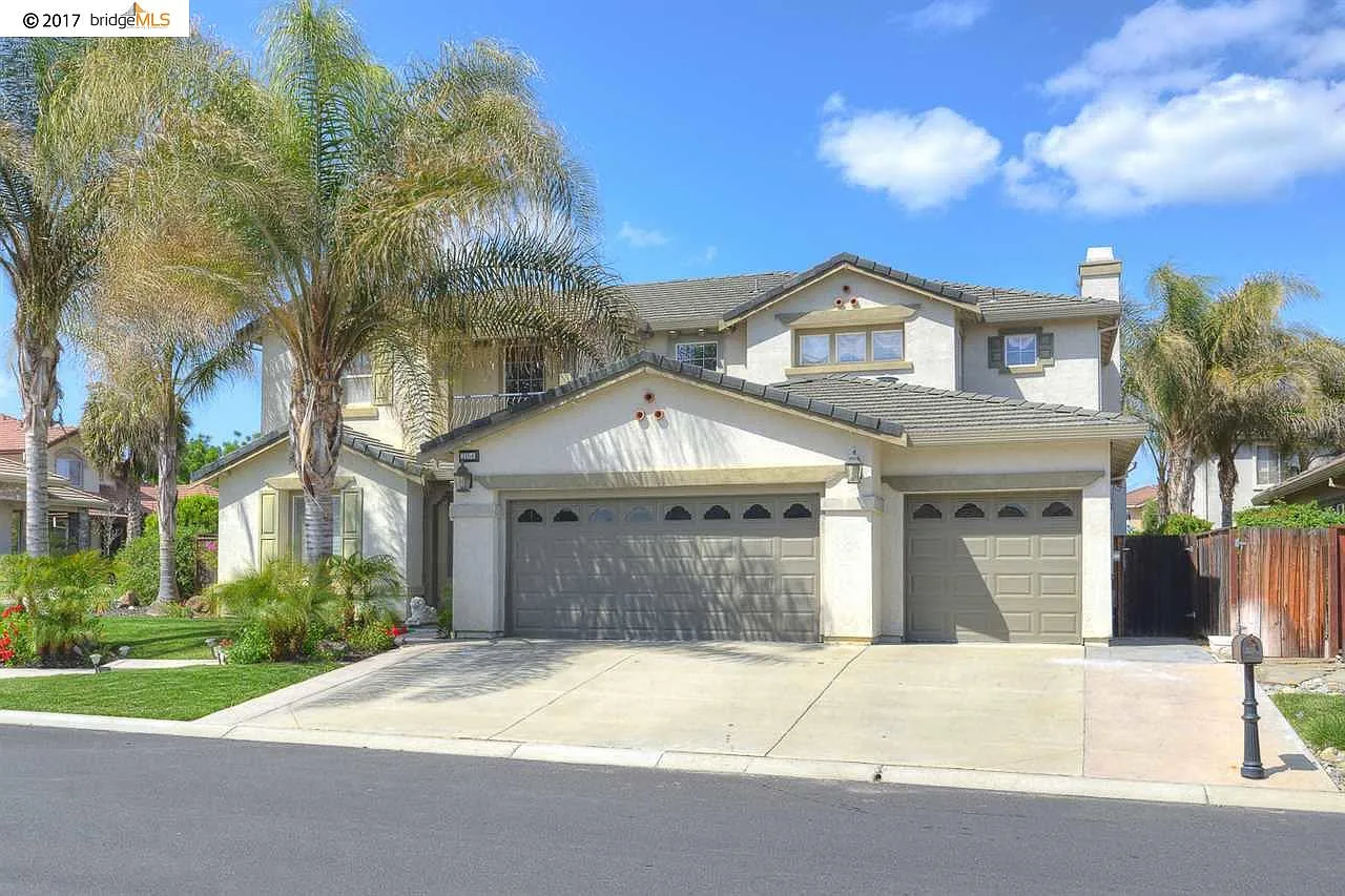 2154 Bridgeport Loop photo 1
