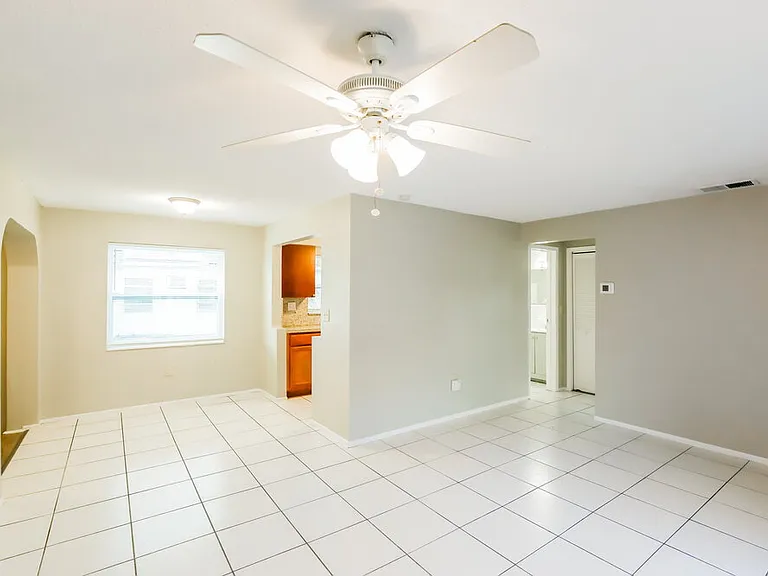 6885 NW 27th Ct — Photo 5