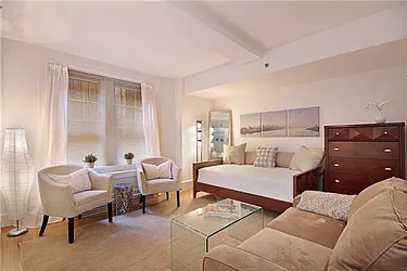 Rented by R New York