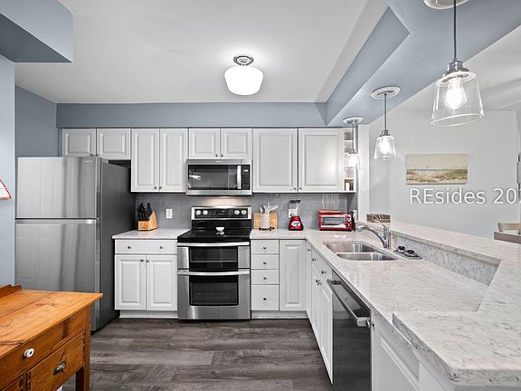 2nd image of 100 Colonnade Dr #143