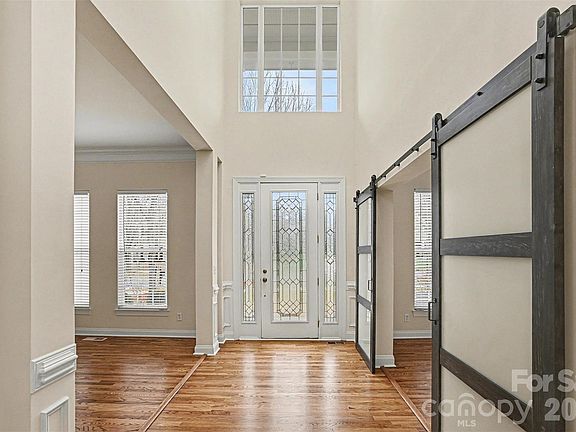 5th image of 1305 Linden Glen Dr