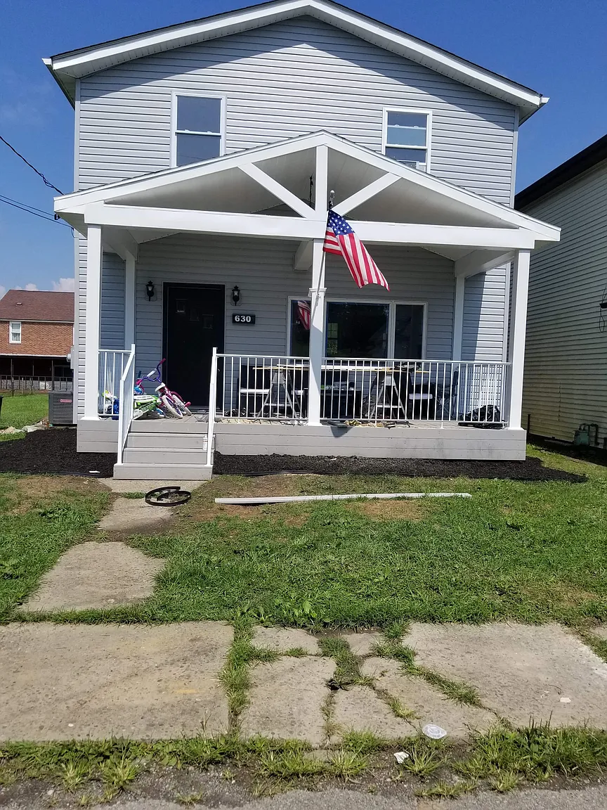 630 Howard St photo 1