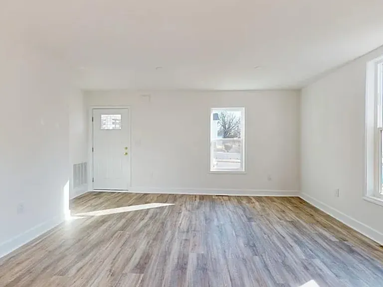 82 Ashlawn Dr — Photo 4