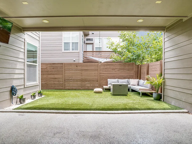 2452 Thatcher Dr — Photo 28