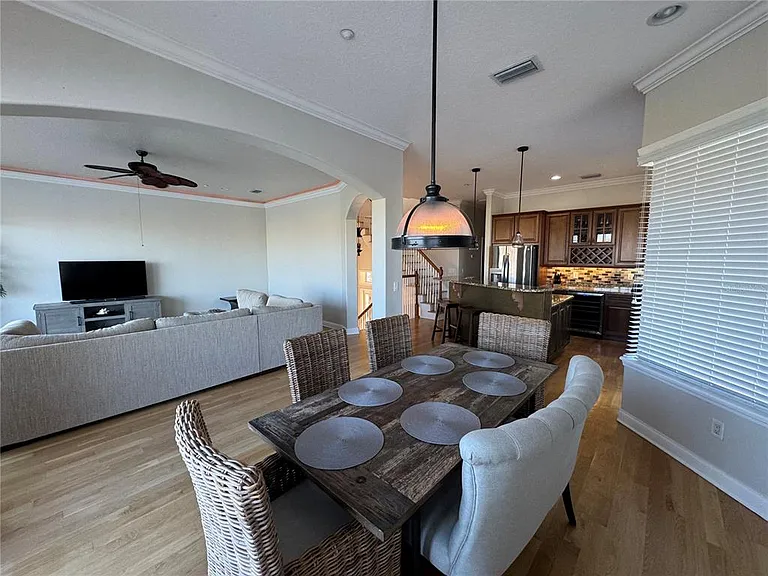 323 Ocean Crest Dr — Photo 3
