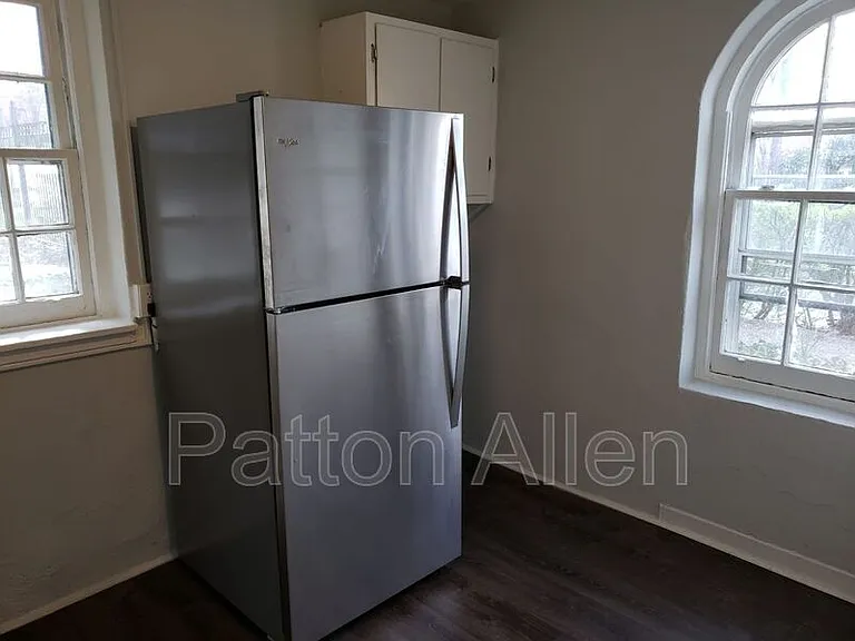 116 E Chestnut St #16 — Photo 5