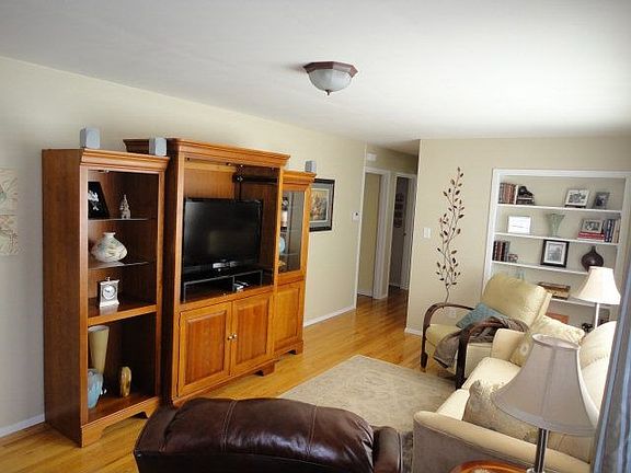 2nd image of 1738 Overlook Dr