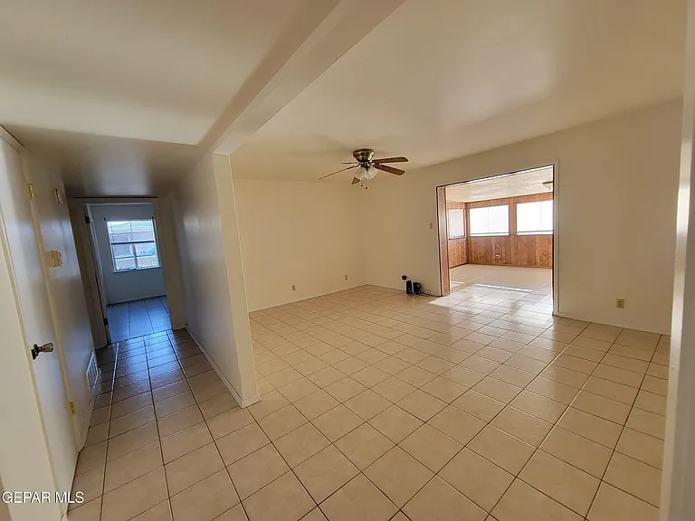 9513 Fairfax St — Photo 4