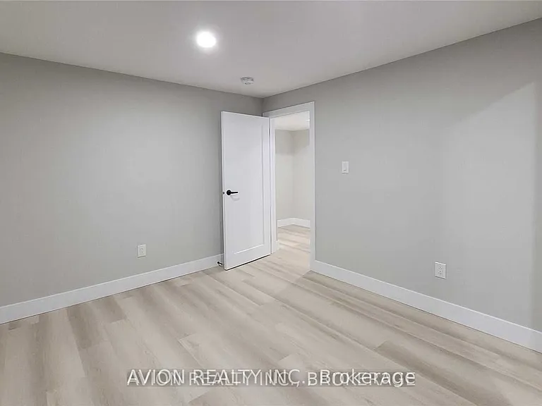 3205 Anderson Cres #BSMT — Photo 9