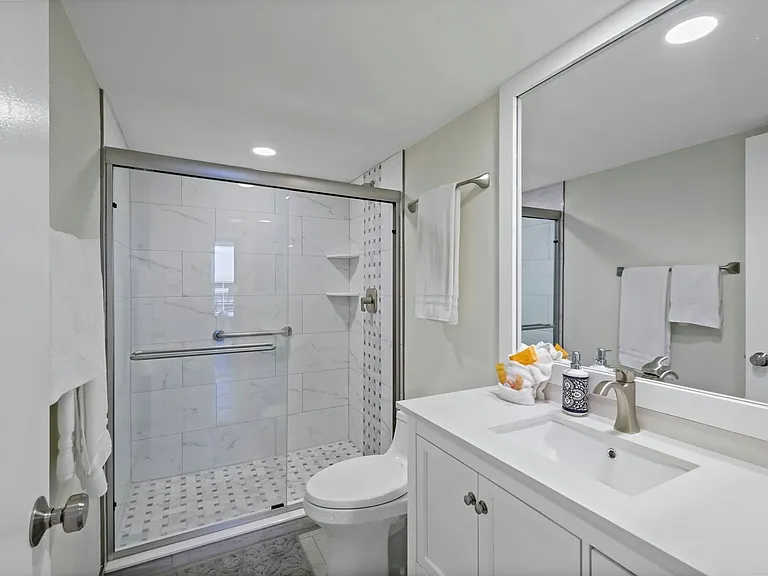 Second newly renovated full bathroom