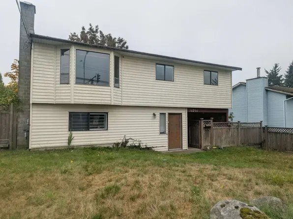 18256 64th Ave, Surrey, BC V3S 8A7