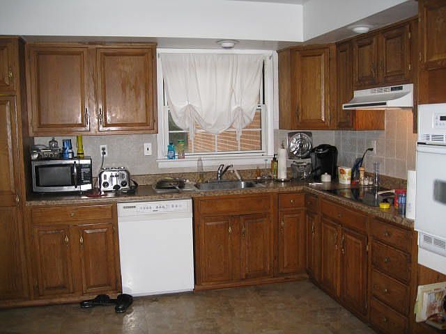 2nd image of 899 Township Line Rd