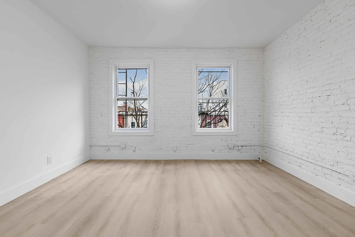 Building Photo - 2313 Steinway St #2F