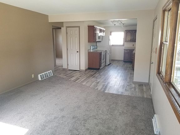 4th image of 2635 Custer Ave