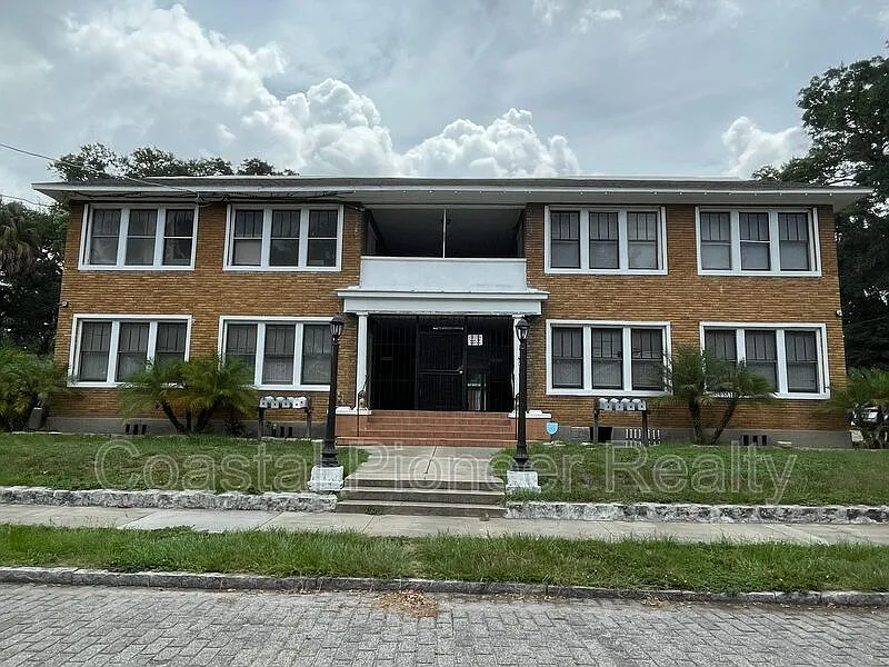 4015 N Seminole Ave #6