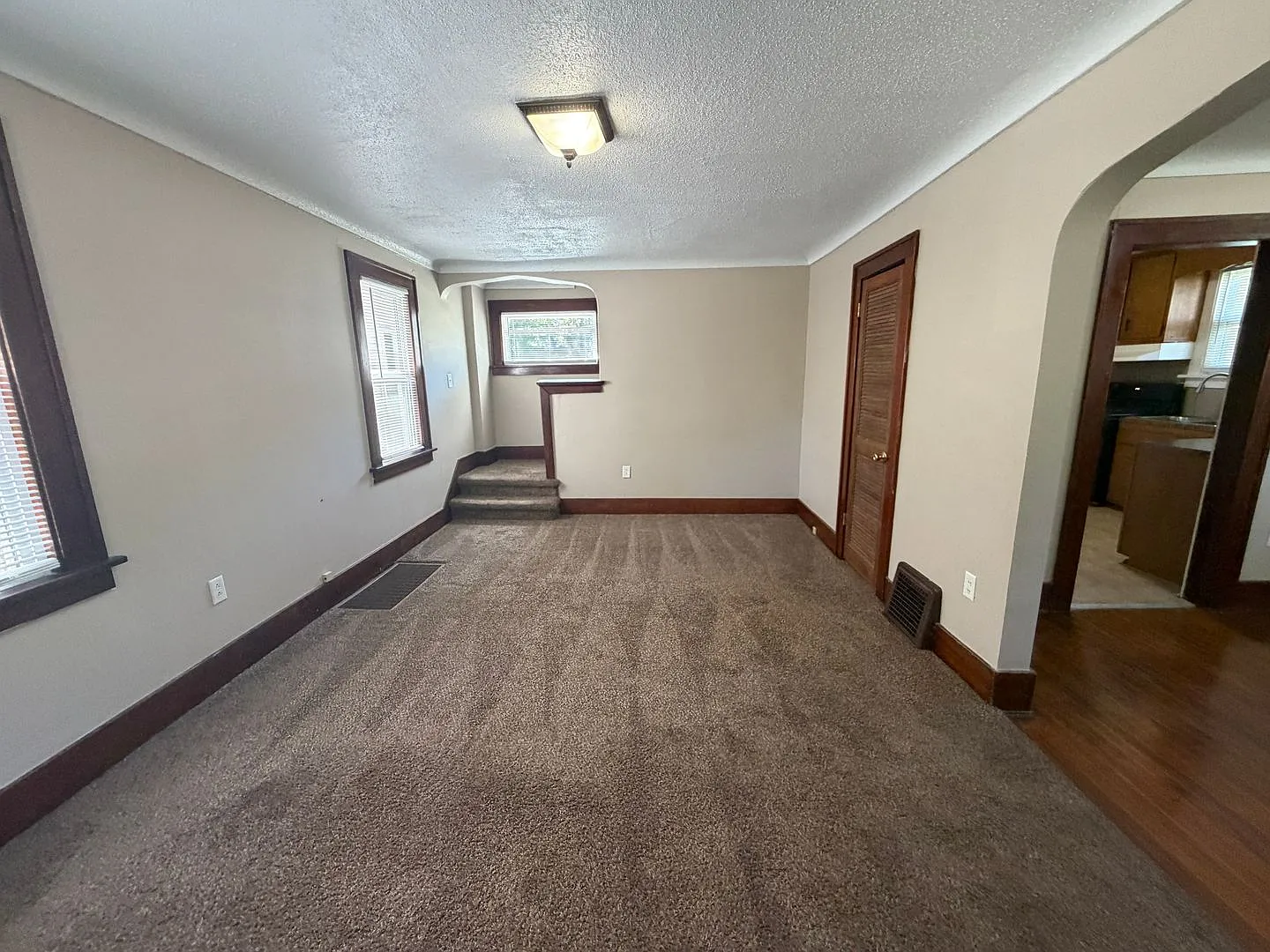 3406 Robinwood Dr- Great Three Bedroom Home With Central Air! — Photo 2
