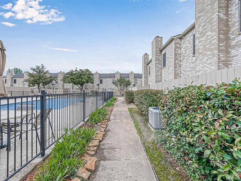 8077 El Mundo St #8077 — Photo 40
