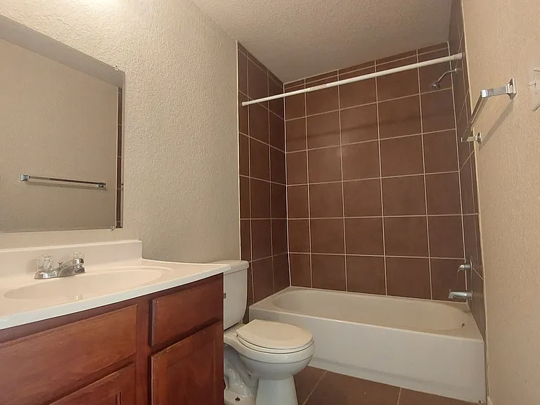 4916 Appleseed Ct — Photo 14