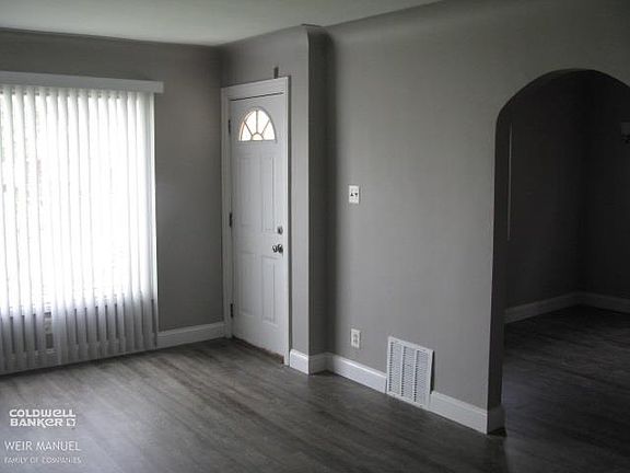 2nd image of 28 E Jarvis Ave