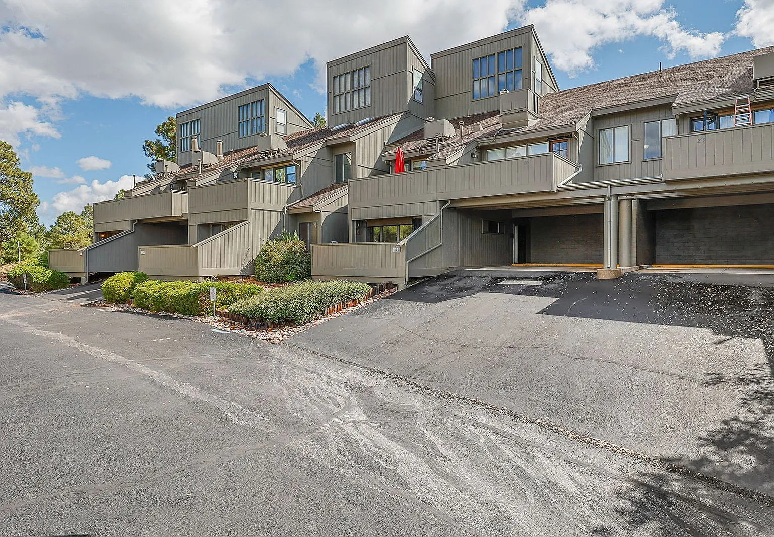 1 bed, 1.0 bath, 565 sqft, $1,795 — Photo 1