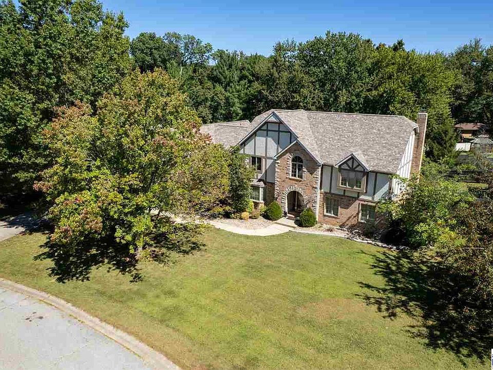 1st image of 135 Rolling Valley Ct
