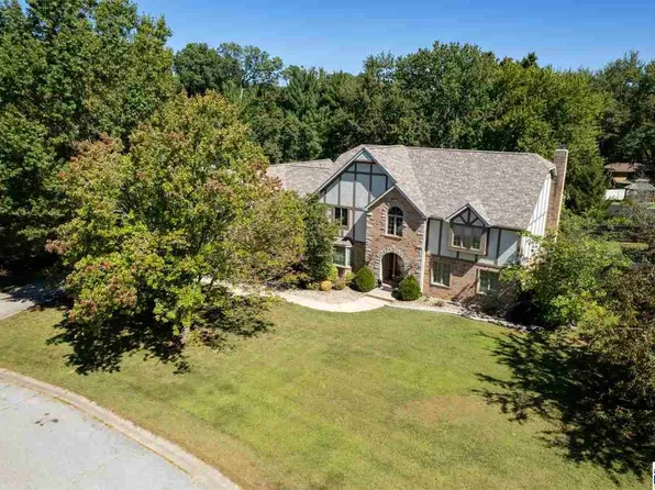 135 Rolling Valley Ct, Terre Haute, IN 47803