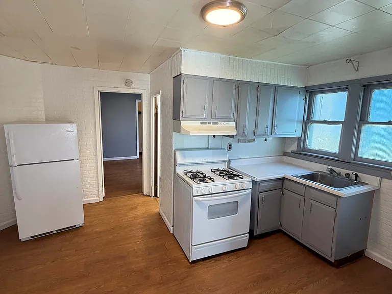 105 Squires Ave #2 — Photo 2