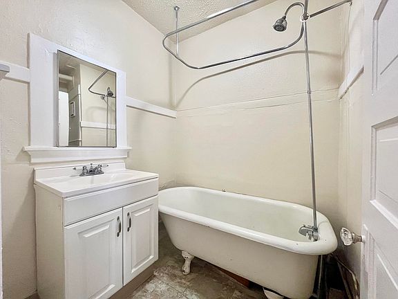 4th image of 321 Broadway E APT 208