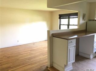 44 Terrace Cir APT 2F, Great Neck, NY 11021