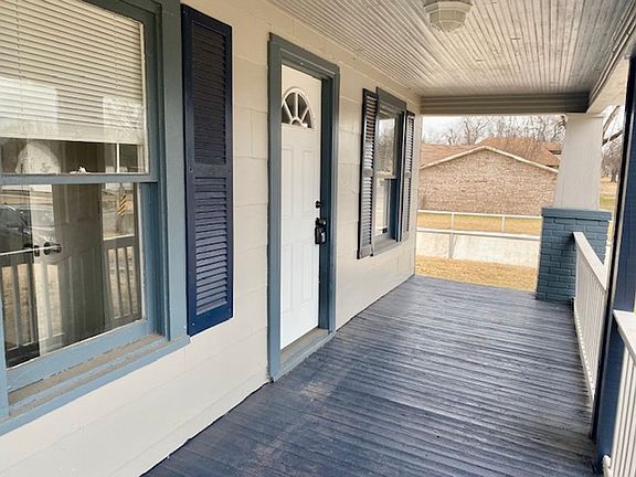 2nd image of 910 W Wade St