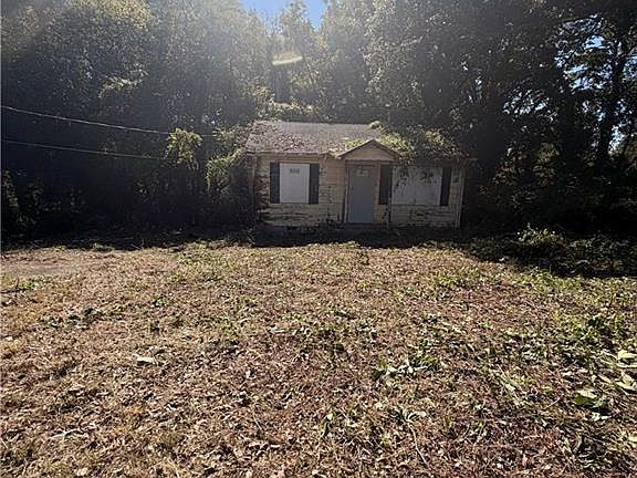 2nd image of 194 Carver Cir NW
