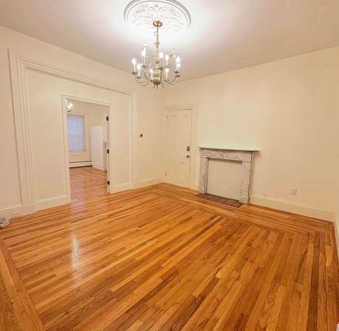 3 bed, 988 sqft, $2,575 — Photo 4