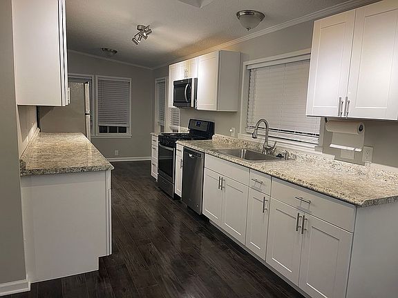 5th image of 3253 Lancaster Ln