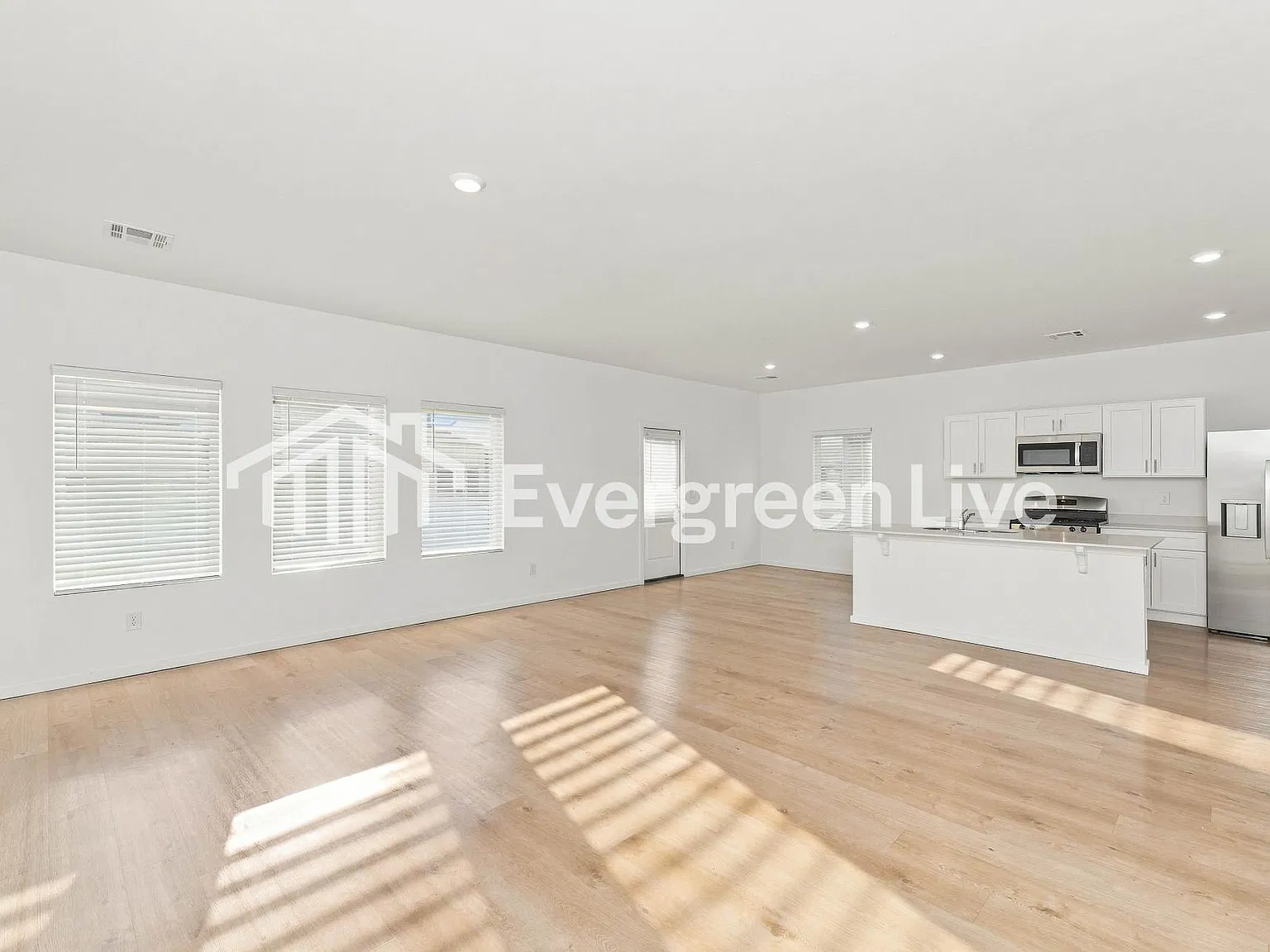 4 bed, 2.5 bath, 2065 sqft, $1,750 — Photo 4
