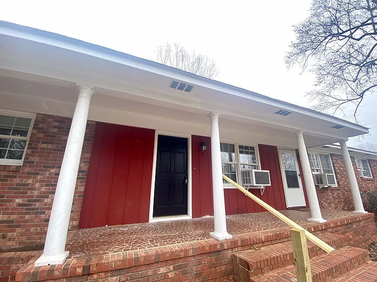 242 Cochran Rd — Photo 3