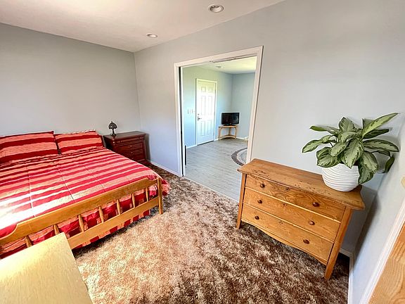 4th image of 19514 Soundview Dr NW