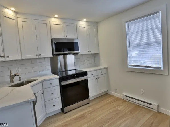 55 Beaver Ave APT 1, Annandale, NJ 08801