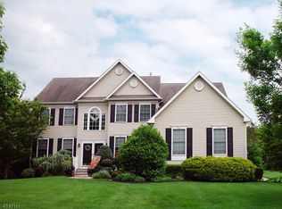 30 Margaret Dr, Somerset, NJ 08873